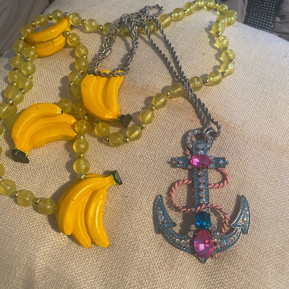 Ships ahoy.  Betsy Johnson, Crystal anchor⚓️  .. plus we have some bananas🍌🍌 - Picture 1 of 11